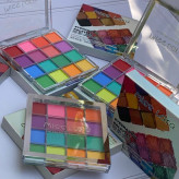 سایه چشم رنگی میس لارا
